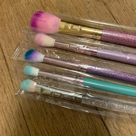 GIANT Brush Bundle w/*BONUS* Face Sponge - Picture 2 of 8